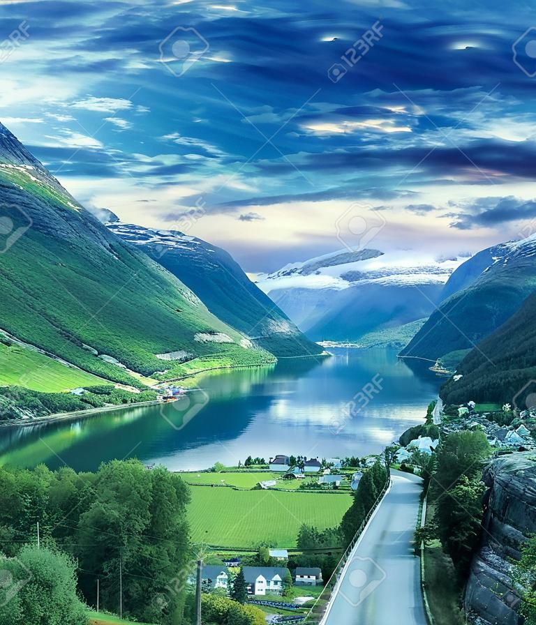 Bela vista da Noruega Fjord.