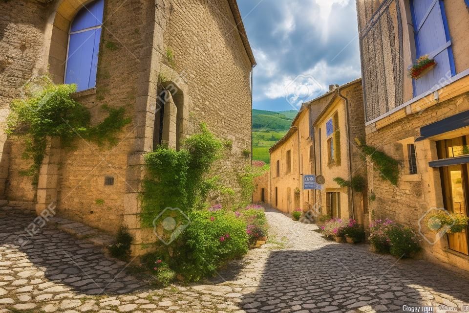 Las calles y casas de Cordes-sur-Ciel, una hermosa ciudad medieval en el sur de Francia