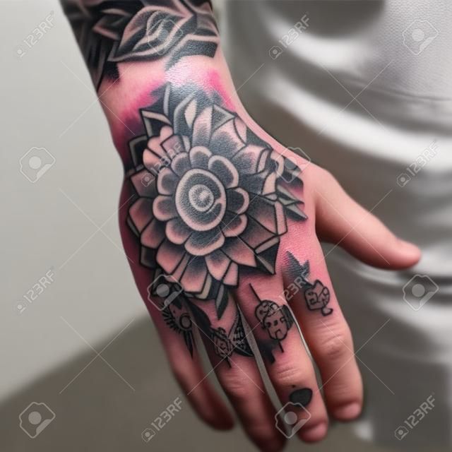 tattoo para mão masculina