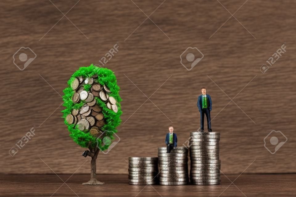 A miniature tree next to two miniature men with a pile of coins.