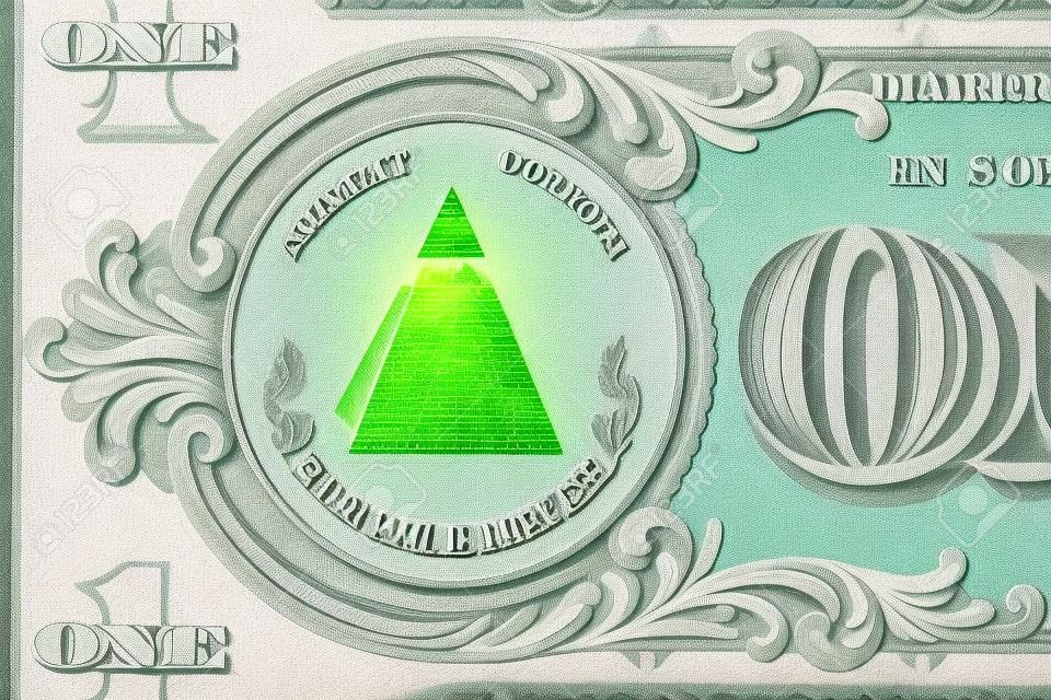 Dollaro piramide su sfondo bianco