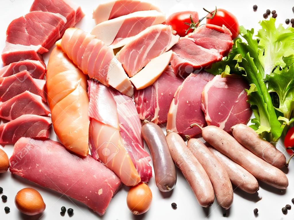 Ingrediente di carni fresche pronte a cuocere su barbecue - sfondo
