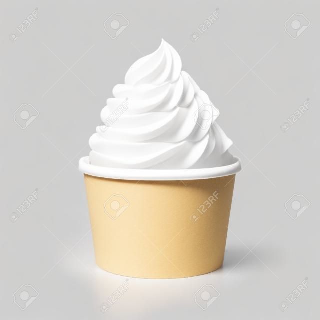 vuoto tazza di carta con crema soda ghiaccio isolato su sfondo bianco