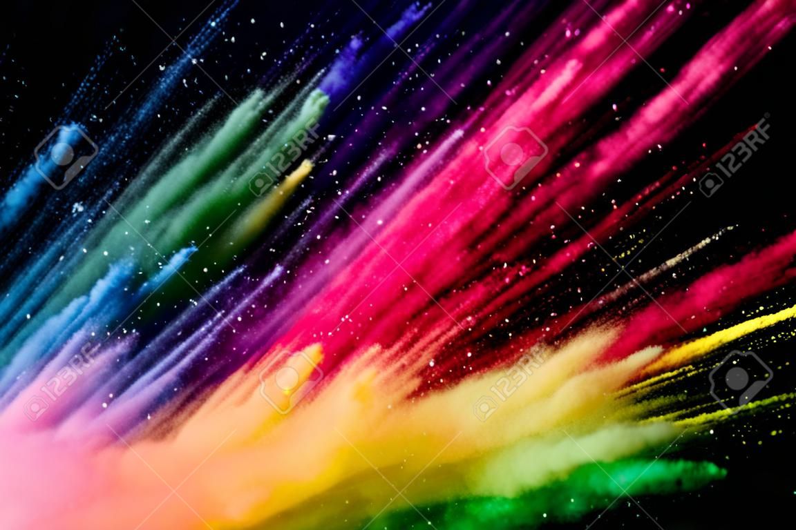 esplosione di polvere colorata astratta su uno sfondo nero. sfondo splatted polvere astratta, congelare il movimento della polvere colorata che esplode/lancia polvere colorata, texture glitter multicolore.