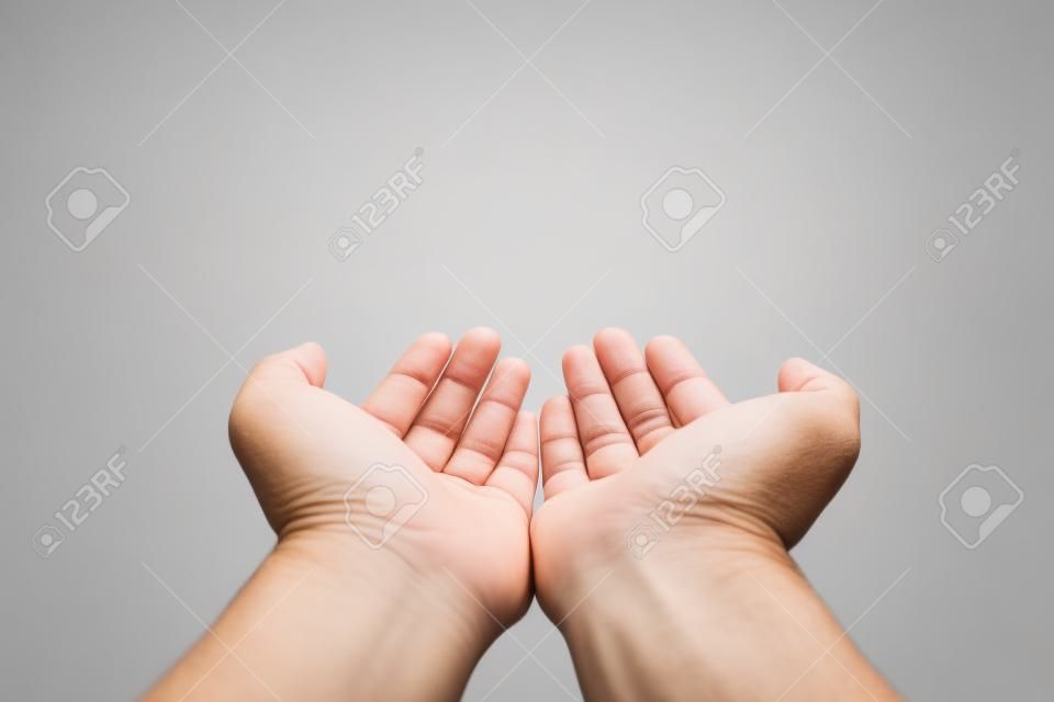 Zwei offene leere Hände mit den Handflächen nach oben, isoliert auf weißem Hintergrund