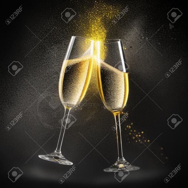 Gläser Champagner mit Spritzer, isoliert auf schwarz