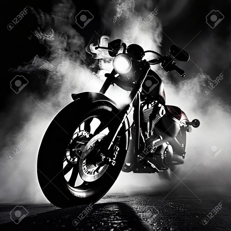 Chopper motocyklowy o dużej mocy w nocy. Efekt dymu na ciemnym tle.