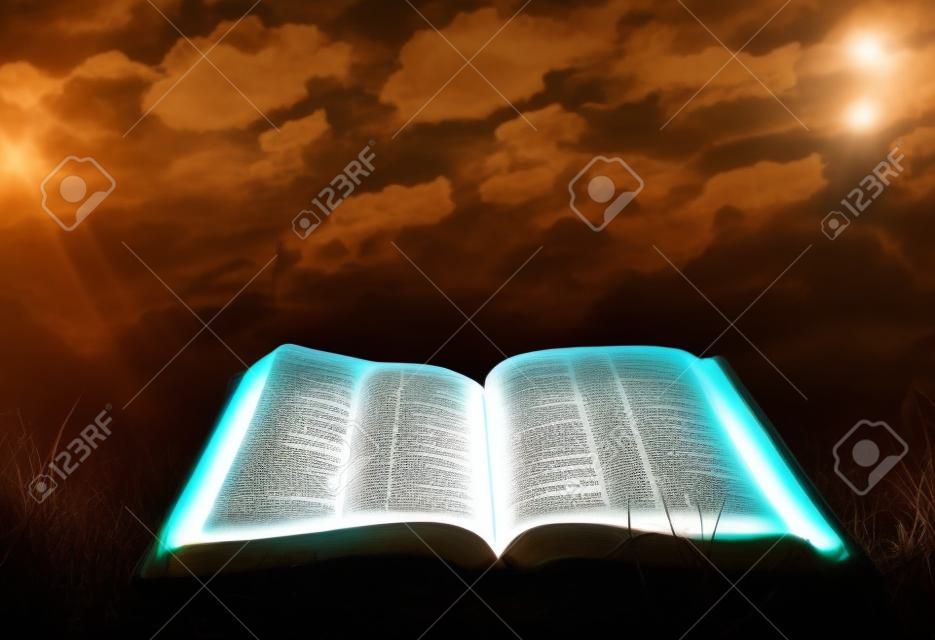 Abra la Biblia que brilla intensamente