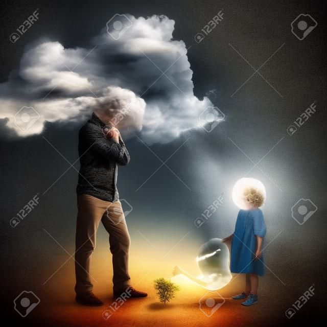Imagen surrealista de un padre y una hija con nubes de tormenta y un sol brillante.