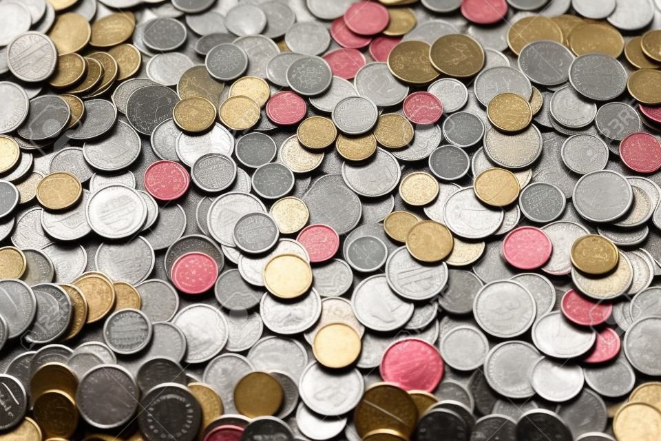 En forma de corazón de una pila de monedas del Reino Unido