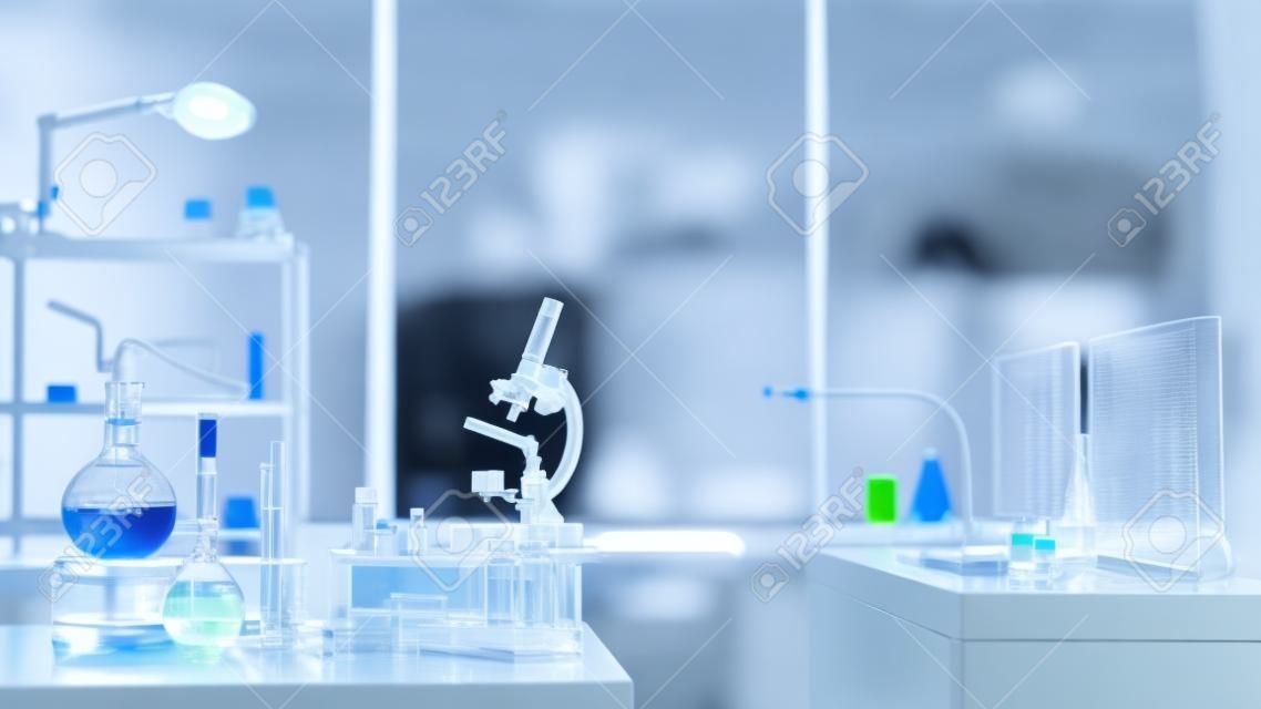 Laboratório de pesquisa médica moderno com microscópio e tubos de ensaio com produtos bioquímicos em cima do laboratório científico de mesa
