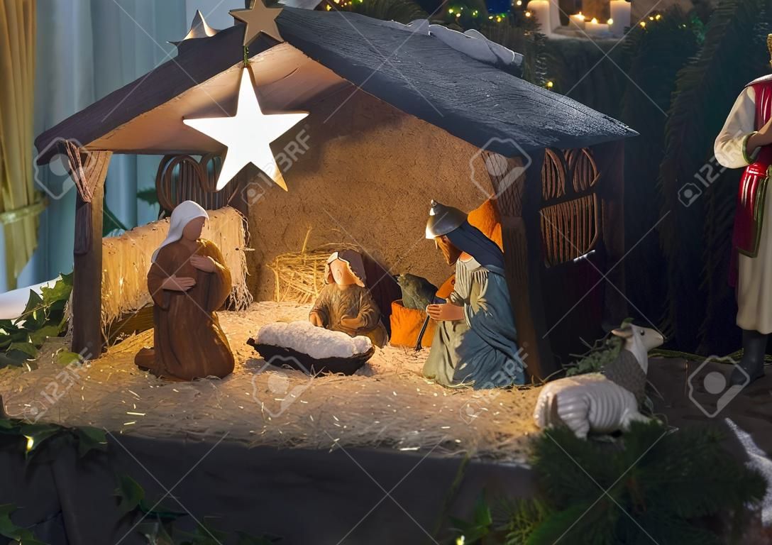 Weihnachtskrippe mit Joseph Maria und Jesus