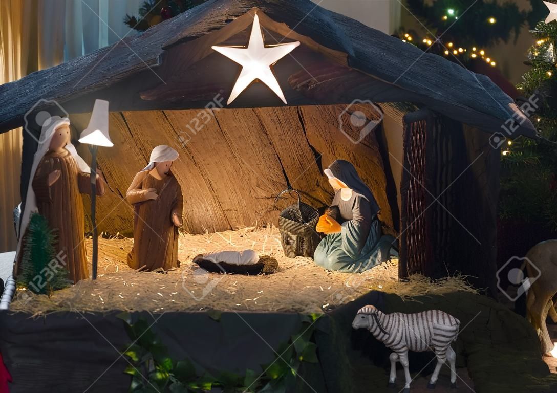 Weihnachtskrippe mit Joseph Maria und Jesus