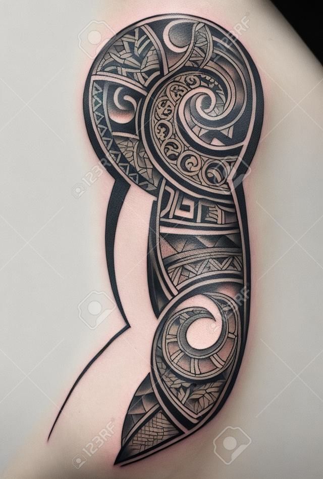 Tatuaje diseñado para un hombro