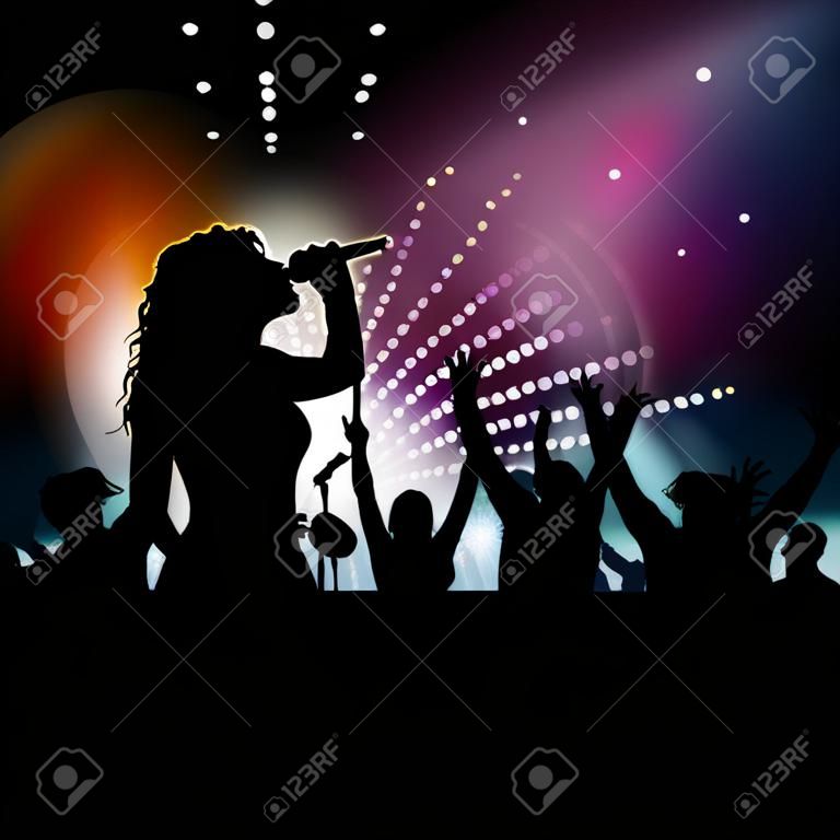 Silhouette d'une chanteuse de jouer devant un public