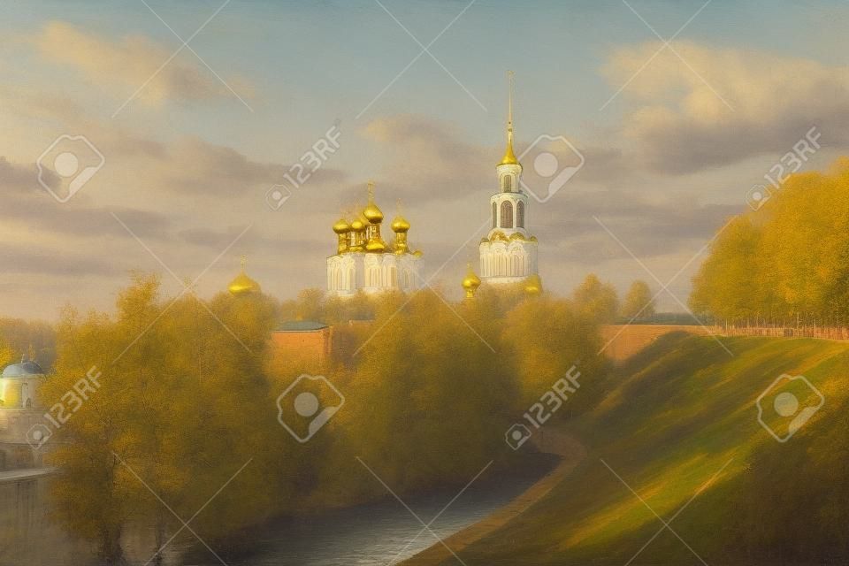 Vista sobre o Kremlin de Ryazan da margem alta do rio Trubezh, Rússia. Da esquerda para a direita: Catedral da Natividade de Cristo, Catedral da Dormição, Torre do Sino. As letras XB na Torre do Sino significam que Cristo ressuscitou!