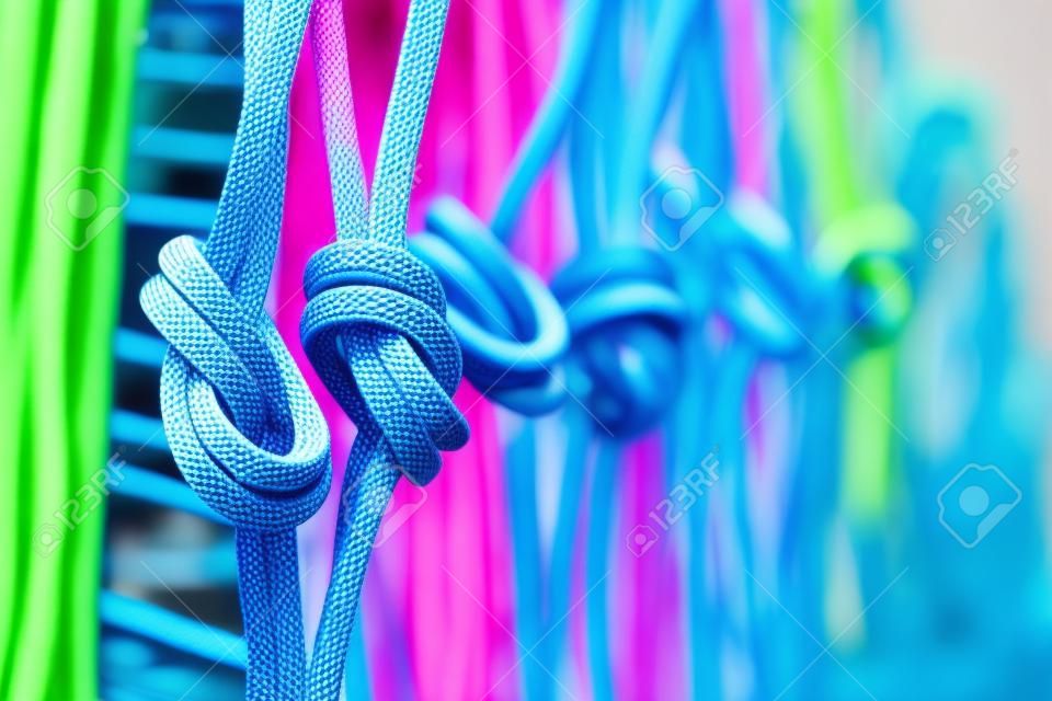 Corde di nylon statiche. La corda della cinghia della fotocamera è un cavo in polipropilene. colori luminosi. Una corda molto morbida e flessibile è perfetta per eventi sportivi e attività all'aperto.