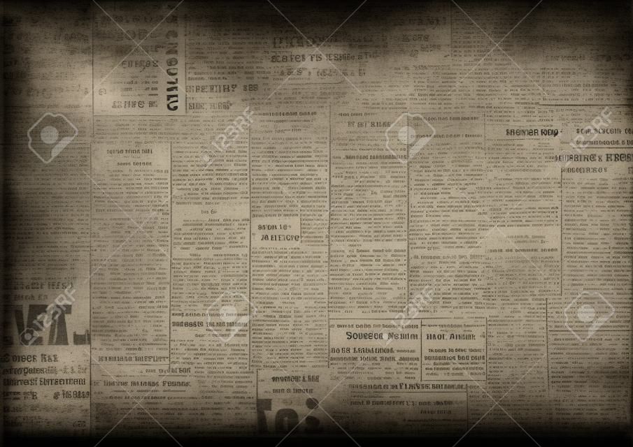 古いグランジ新聞のテクスチャの背景。ぼやけたヴィンテージ新聞のテクスチャの背景。テキスト、画像のための場所で読めない老朽化したニュースページをぼかします。ダークグレーベージュコラージュ。