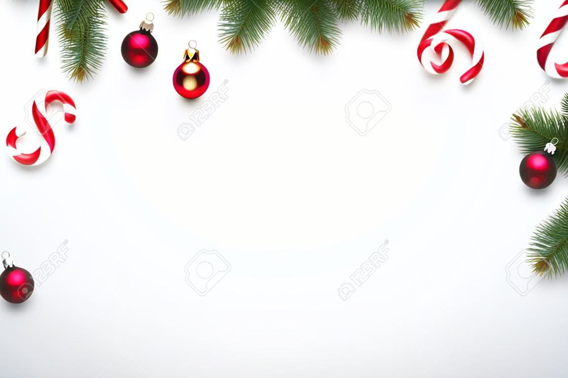 Bannière de Noël avec bordure de vacances sur fond blanc. Modèle de bannière ou d'affiche avec place pour le texte