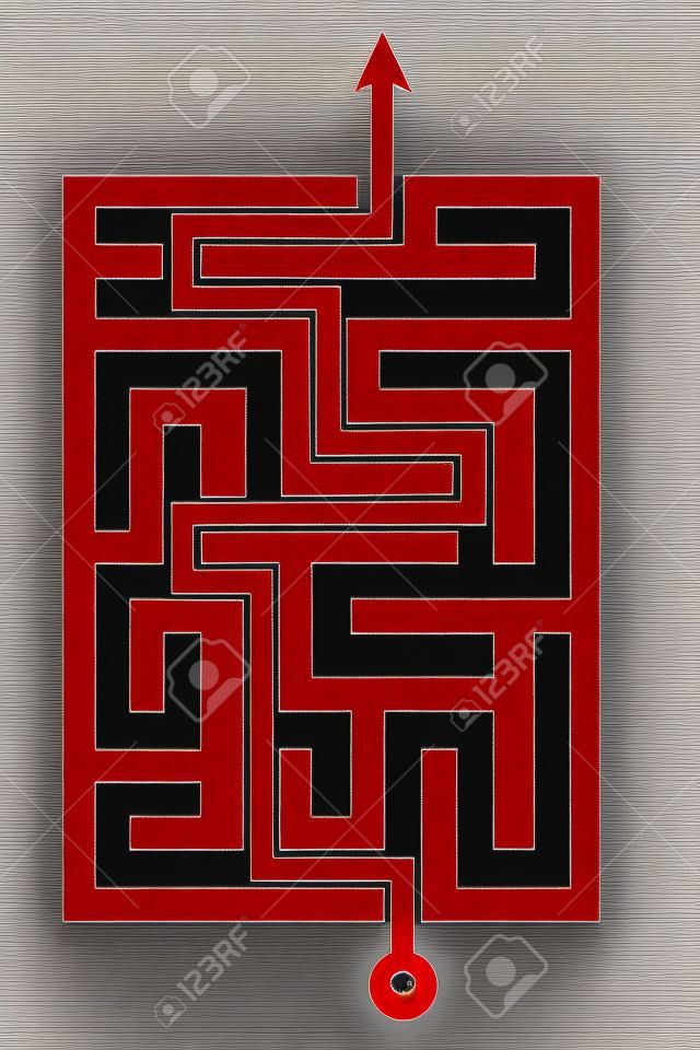 Roter Pfeil geht durch den Irrgarten. Pfad über Labyrinth. Computer generierte Bild.