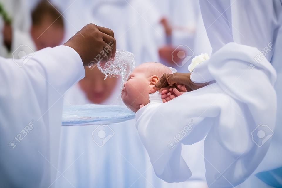 Cerimônia de Batismo na Igreja.