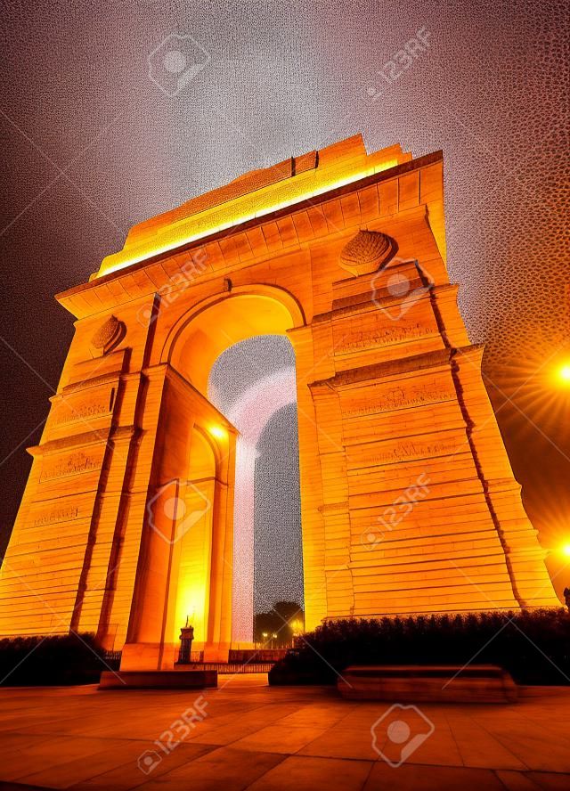 Une prise grand angle de la Porte de l'Inde autrefois connu comme le Mémorial de guerre de l'Inde Tout à Rajpath, New Delhi.