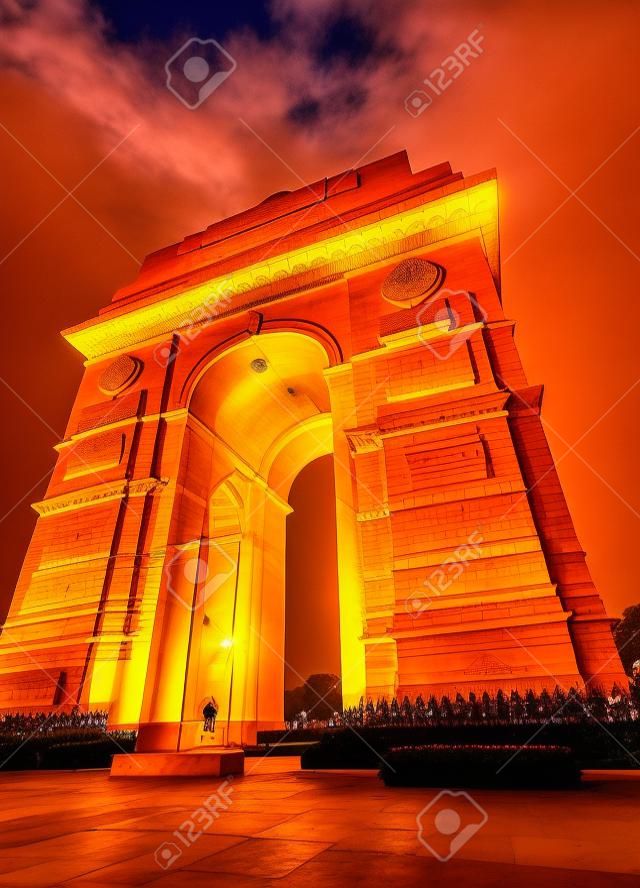 Un colpo di ampio angolo di India Gate precedentemente noto come l'All India War Memorial a Rajpath, New Delhi.