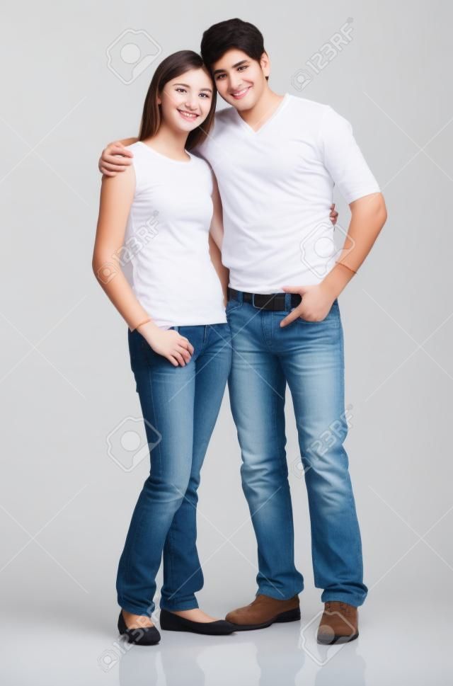 年輕學生夫婦被隔絕在白色背景。