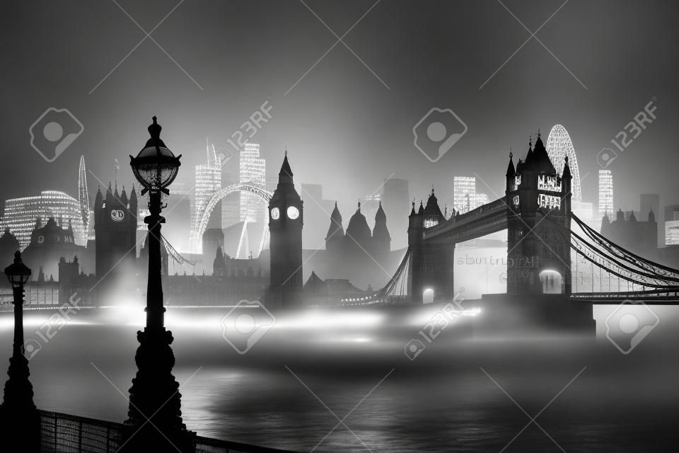 Sylwetki zabytków Londynu we mgle nad rzeką trzy linie sylwetek