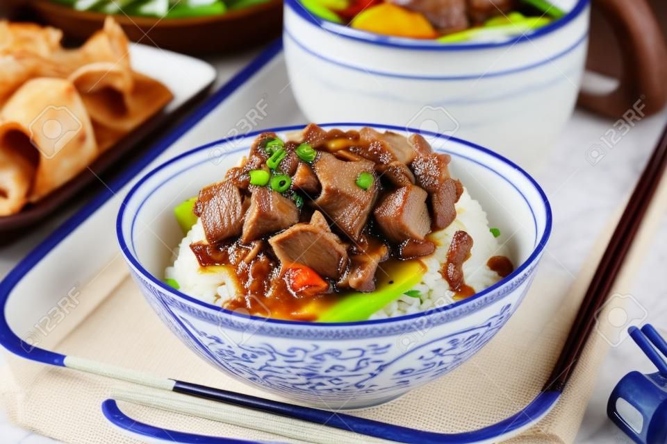Alimento famoso di Taiwan - Riso brasato della carne di maiale.
