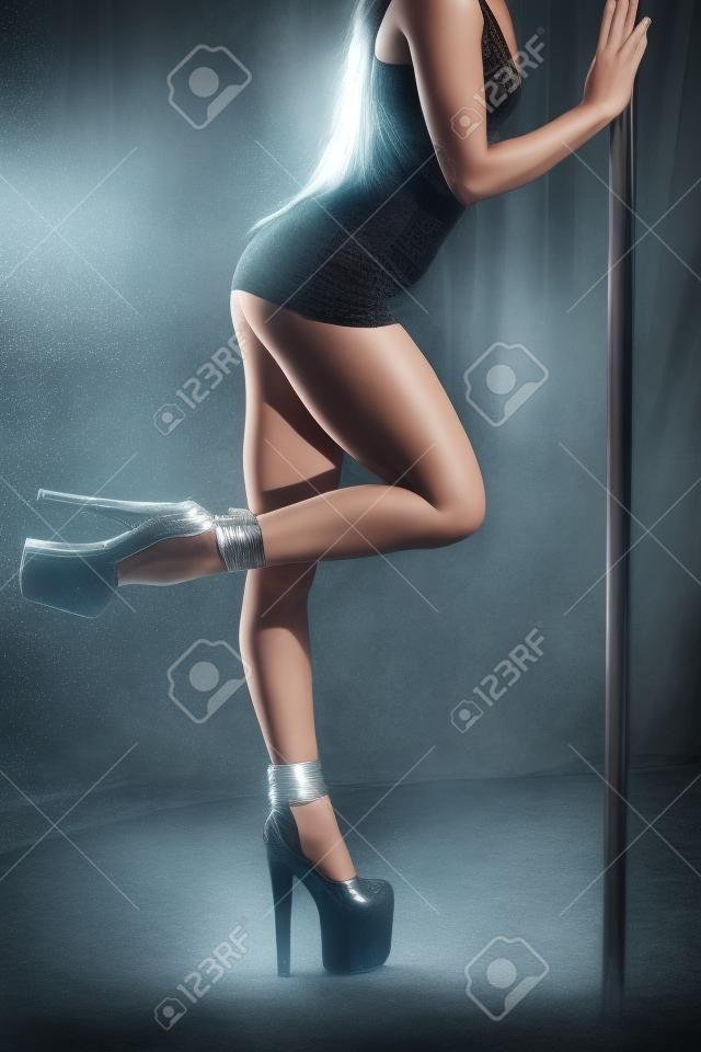 Teil des Körpers, der Mädchen tanzen Striptease