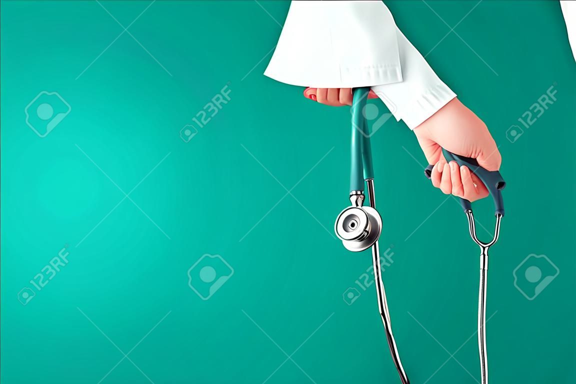 Groene medische achtergrond met vrouwelijke arts en stethoscoop