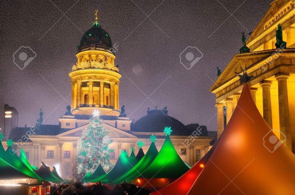 De Berlijnse kerstmarkt Gendarmenmarkt