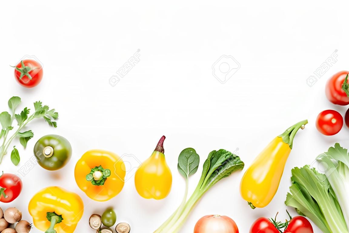 vista superior, de, madura, legumes, e, ervas, isolado, branca