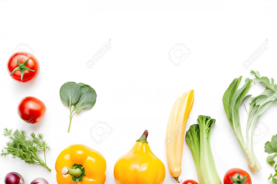 vista superior, de, madura, legumes, e, ervas, isolado, branca