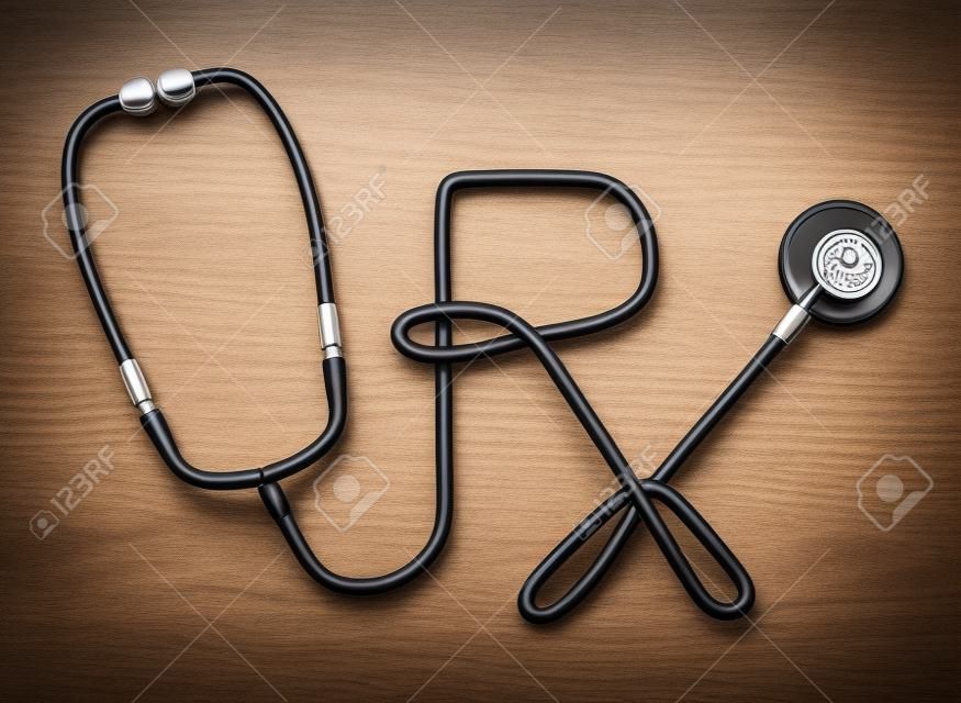 Medical Stethoskop mit in die Form des RX Rezept Apotheker als Symbol Gesundheitsreform Symbol der menschlichen Versorgung der Patienten und der Medizin-Industrie durch Ärzte und Pflegepersonal in Kliniken für Notfall-Behandlungen von Krankheiten eingesetzt.