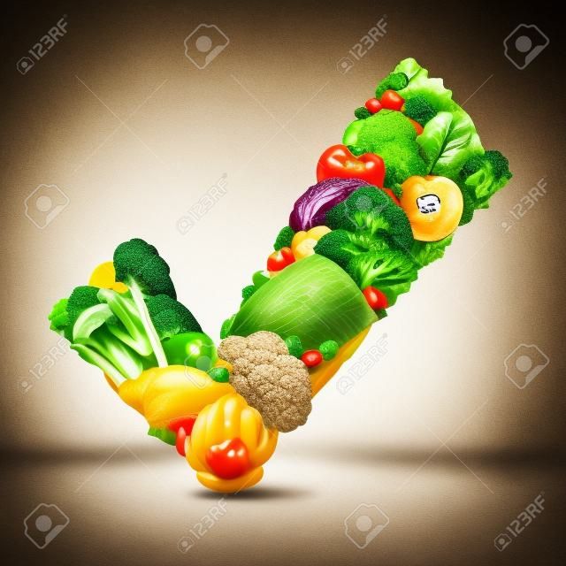 Zatwierdzona zdrowa żywność i symbol surowej, ekologicznej świeżej żywności jako znacznik w kształcie znaczka wyboru z warzywami, owocami, orzechami, rybą i fasolą jako ikona diety.