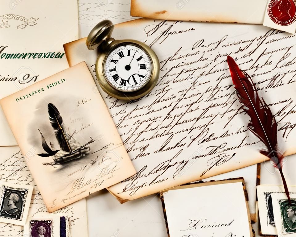 régi levelet és képeslapok tollal oszlop és viaszpecsét vintage háttér