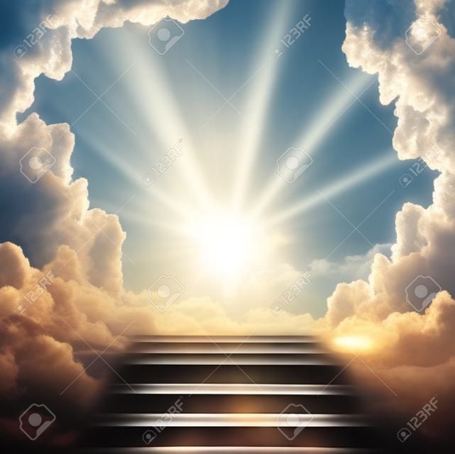 Escada para Heaven.Stairs no céu. Conceito com sol e nuvens brancas.Conceito Fundo da religião