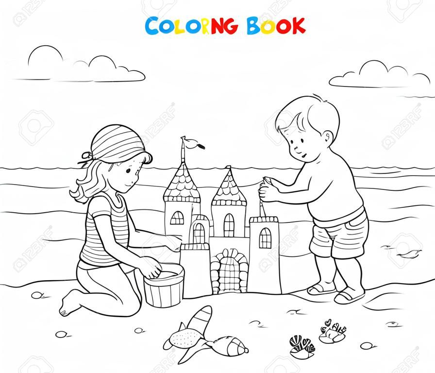 Livre ou page de coloriage. Une fille et un garçon jouent sur la plage près de la mer. Le garçon construit un château de sable. La fille joue avec un seau et du sable.