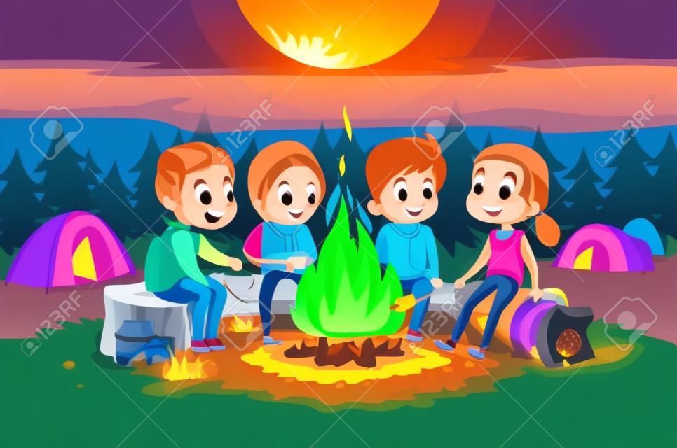 Bambini che si accampano nella foresta di notte vicino al grande fuoco. I bambini seduti in un cercle raccontano spaventosi stoty e marshmallow arrosto. Tende sullo sfondo. Concetto di avventura ed esplorazione. Vettore