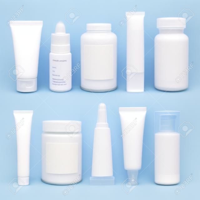 Tubi realistici, vaso e il pacchetto. Bianco Imballaggio cosmetici e medicinali isolato su sfondo bianco. Si può usare per tubo di creme, farmaci, chimica, gel, unguenti o qualsiasi altro prodotto