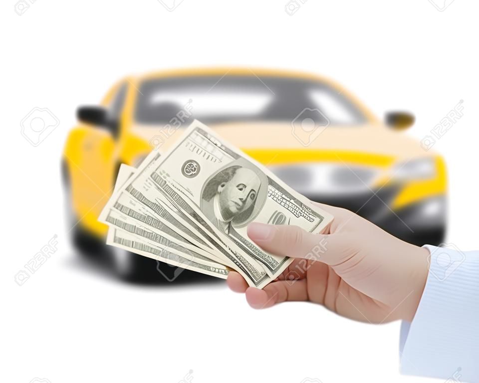 Ręka mężczyzny trzyma dolary w pobliżu samochodu na białym tle