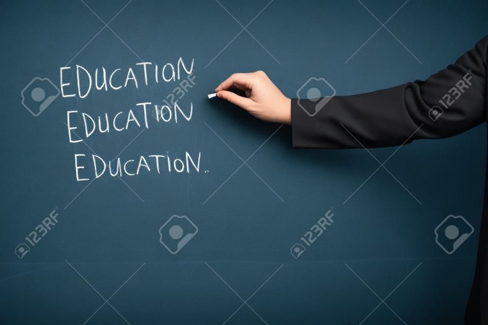 Образование, образование, образование, написанные на доске