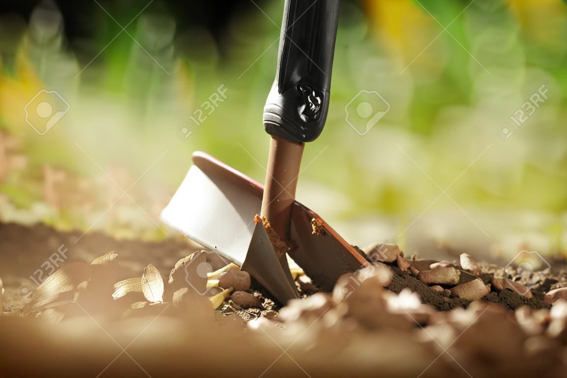 铲式浅埋暗挖法开采浅层土
