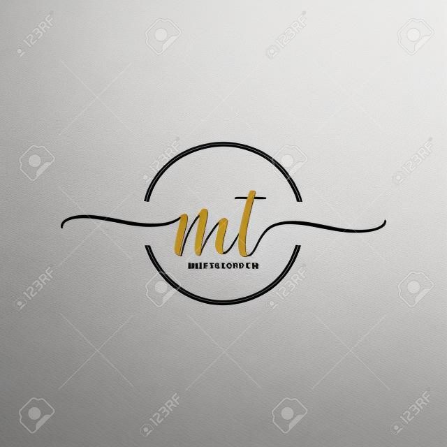 Logotipo de escritura inicial MT con círculo