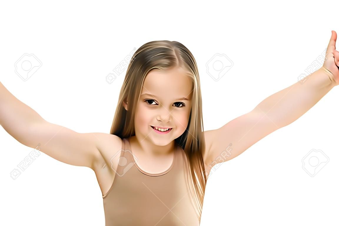Ein kleines Mädchen zeigt ihre Muskeln.