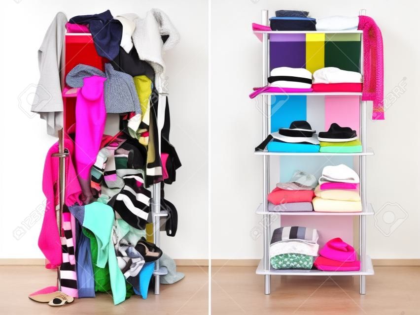 在整洁、整洁的衣柜里放上五颜六色的冬装和配饰之前，凌乱的衣服扔在架子上，衣服整齐地堆在一起。