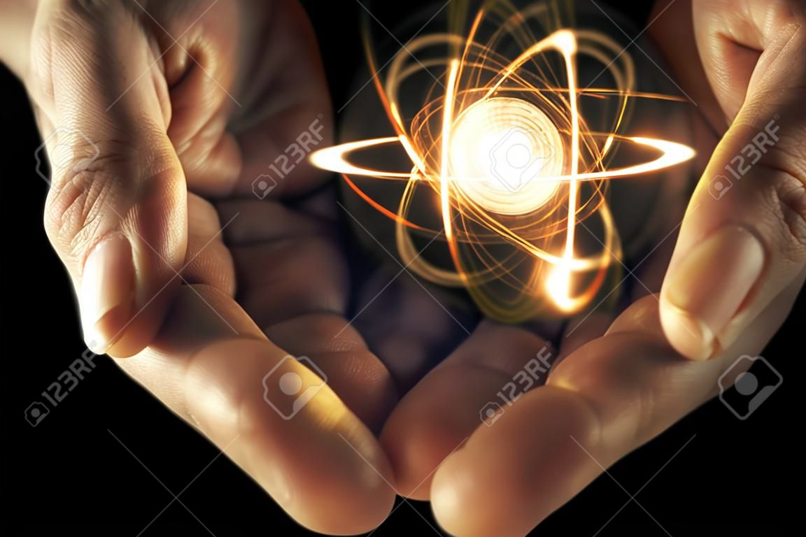Partícula orbitting Atómica que se celebra en las manos ahuecadas