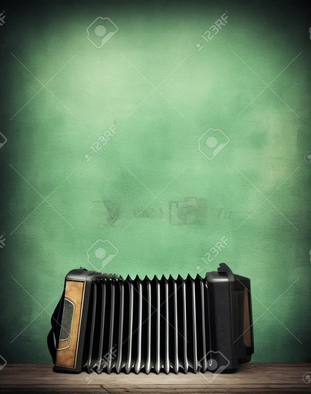 mur et de l'accordéon sur le fond banc